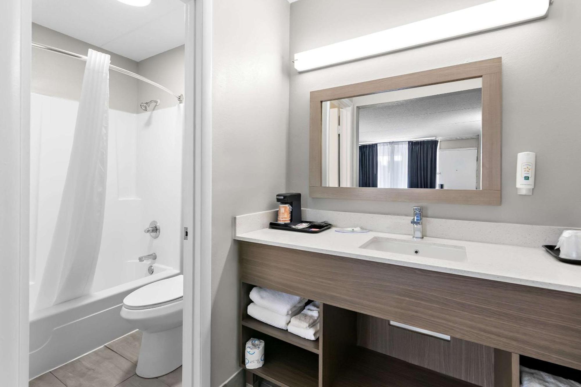 Quality Inn Nashville - Opryland Area Екстериор снимка